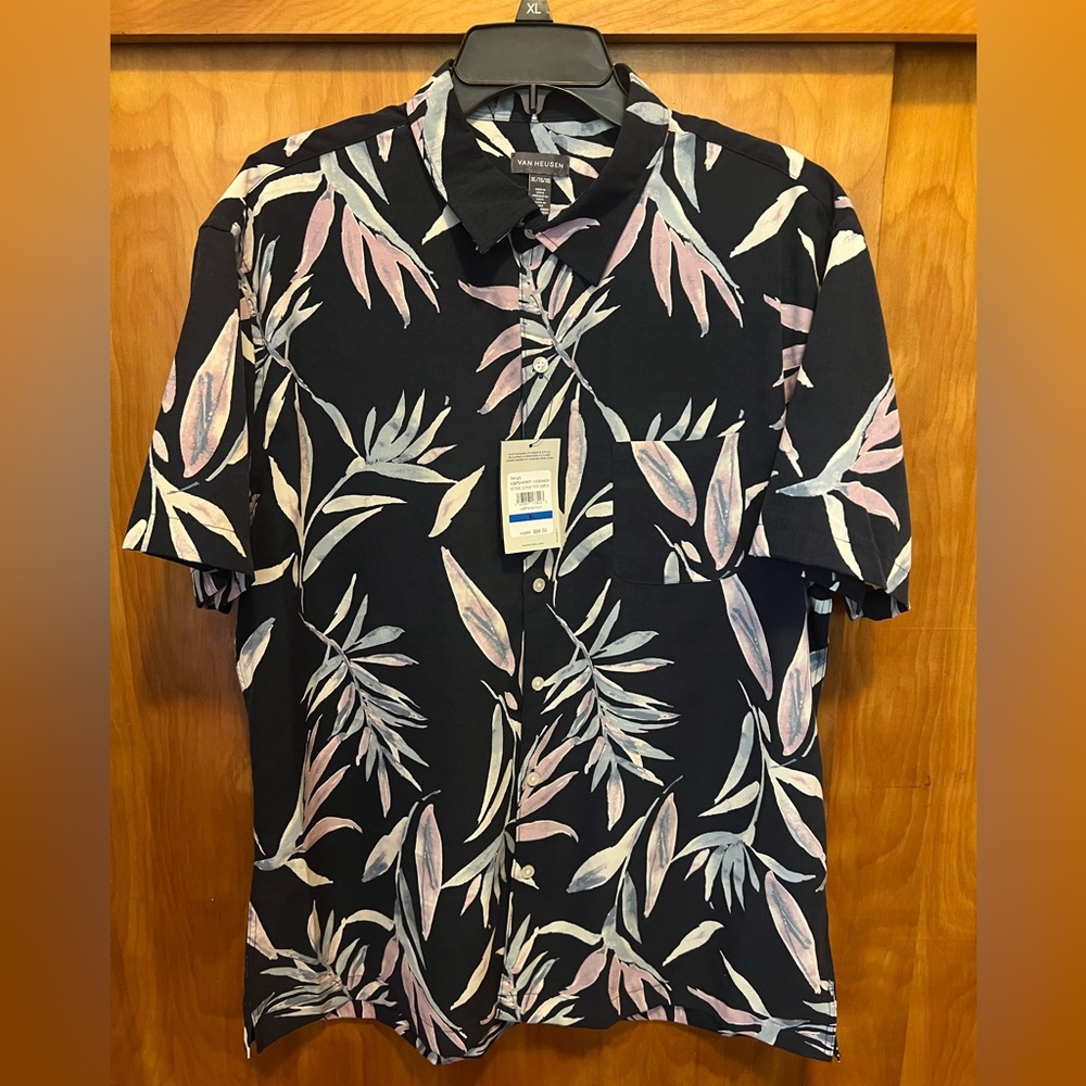 Van Huesen tropical button down shirt Size: XL new w/ tags